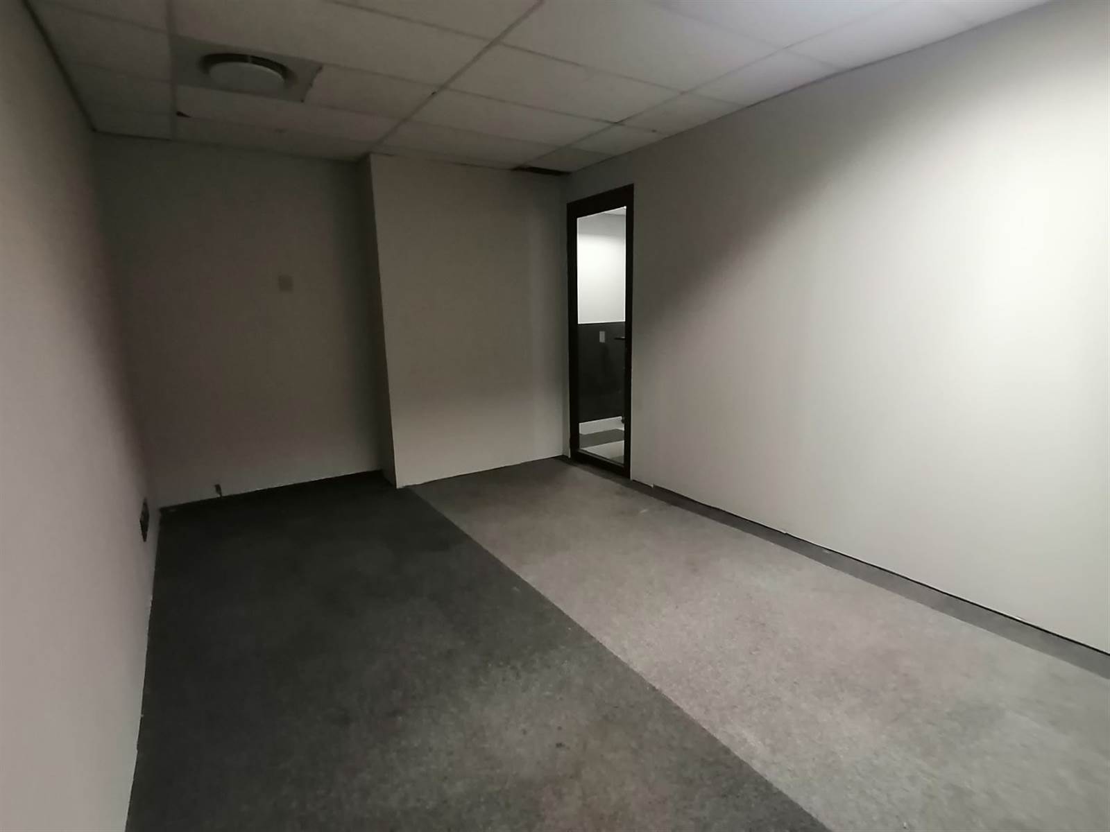 150  m² Office Space in Die Hoewes photo number 2