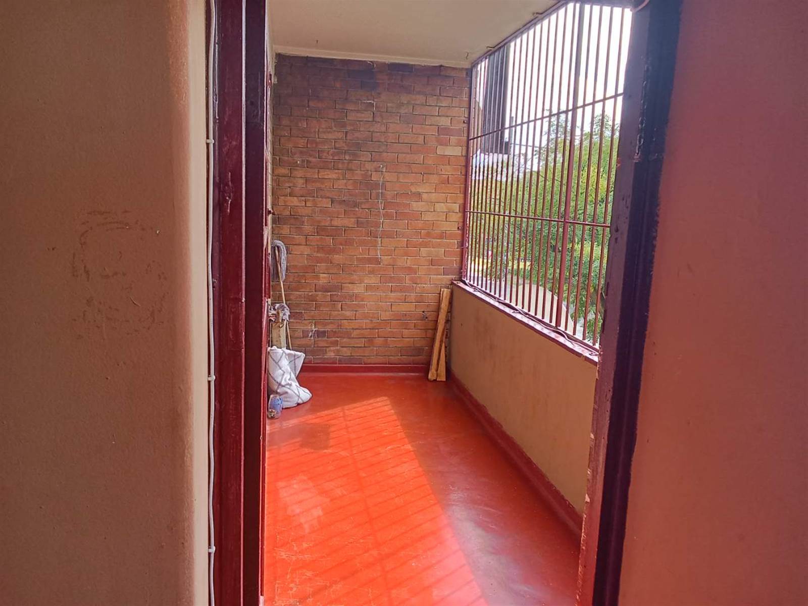 1 Bed Apartment in Rosettenville photo number 9
