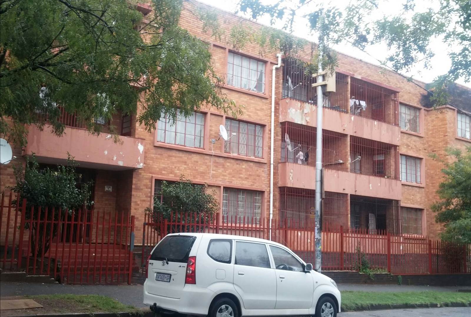 1 Bed Apartment in Rosettenville photo number 1