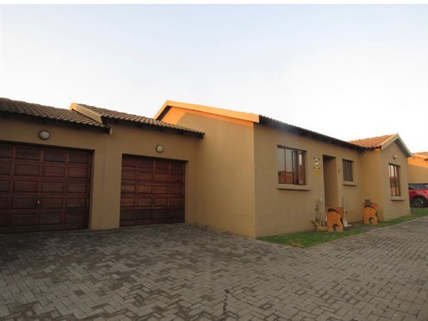 3 Bed House in Country View