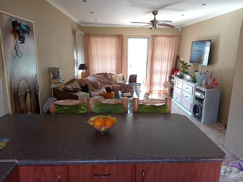 2 Bed Townhouse in Sasolburg photo number 5
