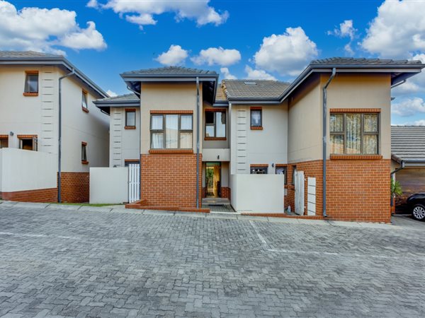 3 Bedroom Townhouse 3 Bedroom Townhouse
