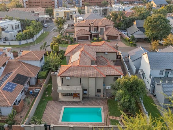 5 Bedroom House 5 Bedroom House