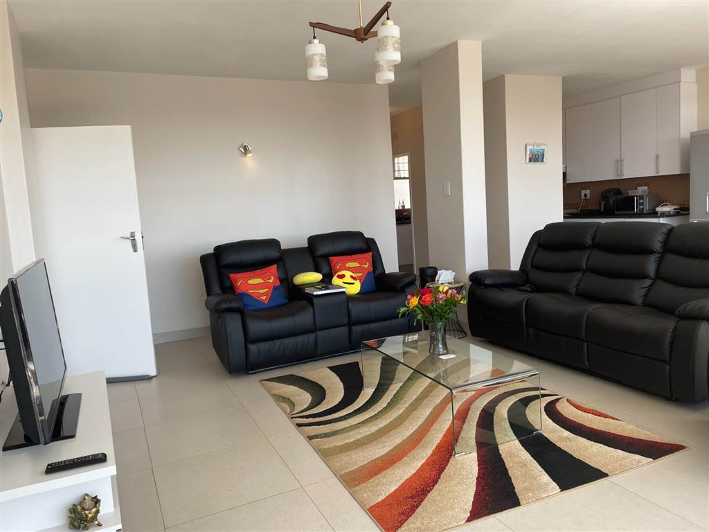 2 Bed Apartment in Parktown photo number 14