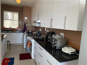 2 Bed Apartment in Parktown
