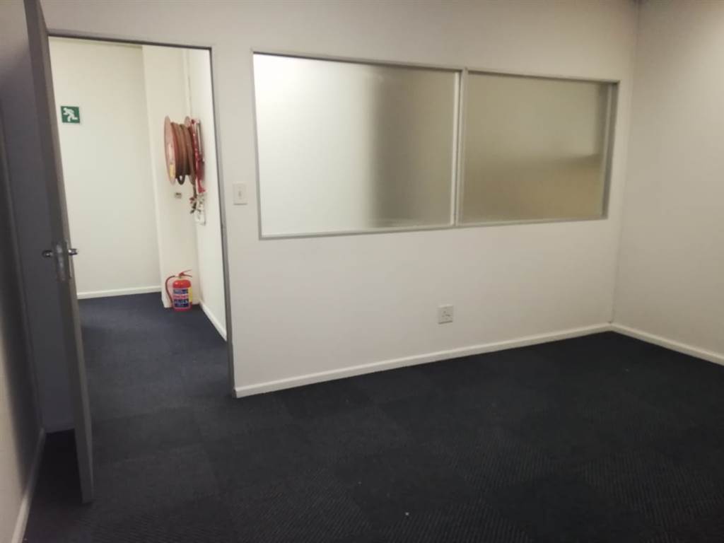 100  m² Office Space in Bellville Central photo number 9