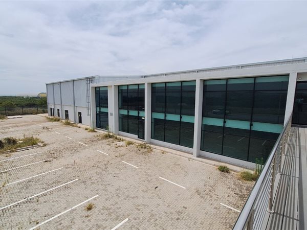 6 000  m² Industrial space