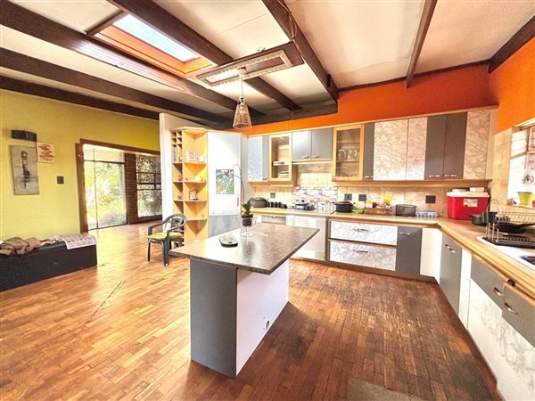 5 Bedroom House 5 Bedroom House