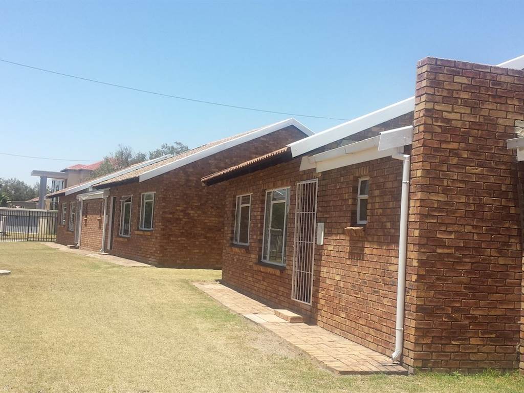 2 Bed Flat in Secunda photo number 10