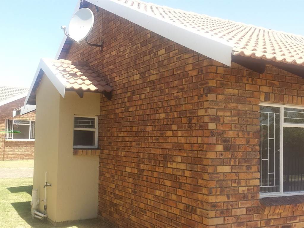 2 Bed Flat in Secunda photo number 9