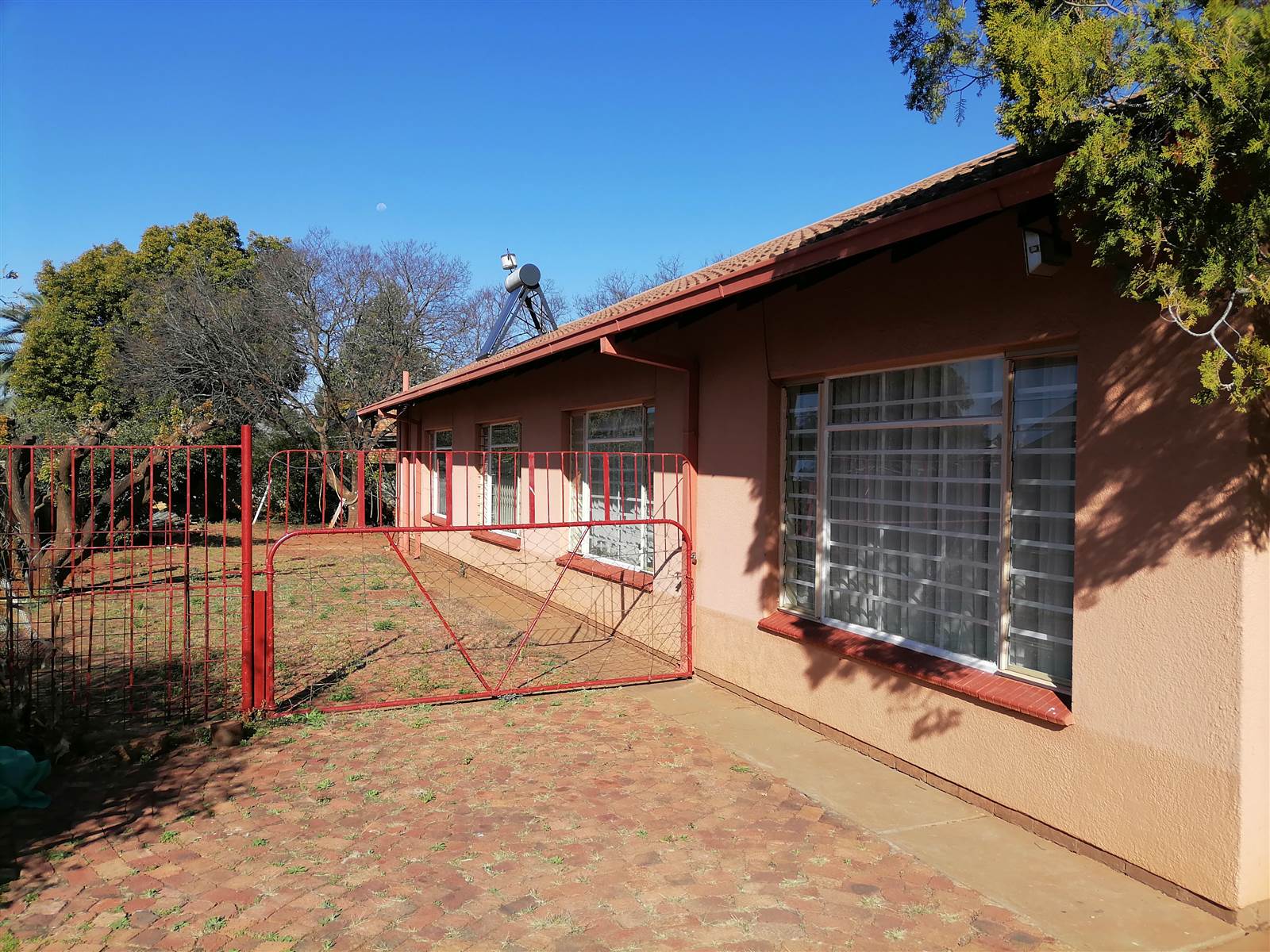 3 Bed House in Klerksdorp photo number 2