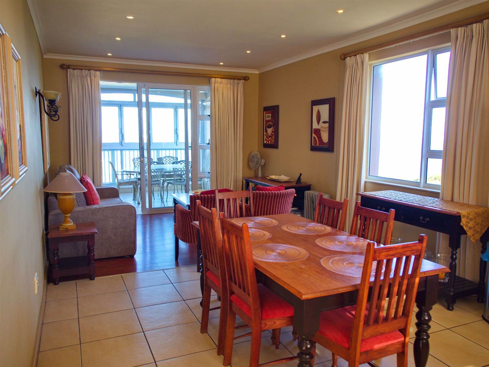 3 Bed Apartment in Pinnacle Point Golf Estate photo number 3