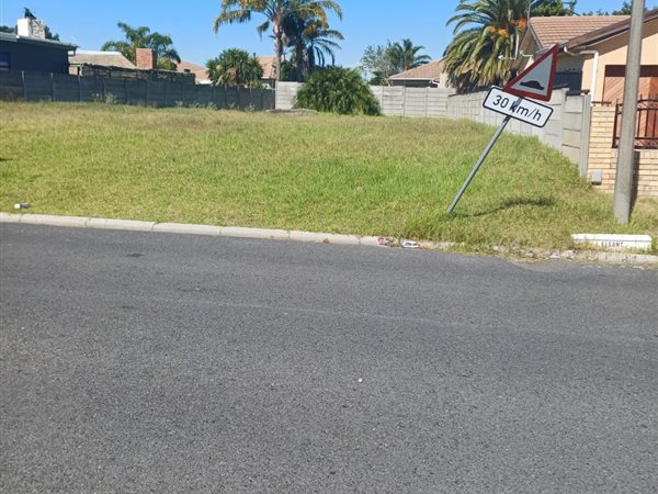 587 m² Land available in Brackenfell Central
