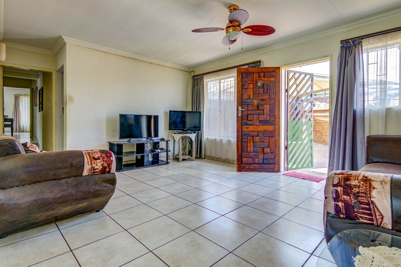 3 Bed House in Kempton Park Ext 2 photo number 4