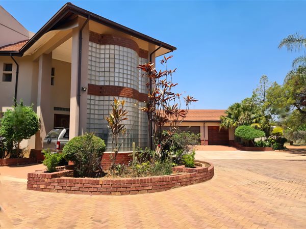6 Bedroom House