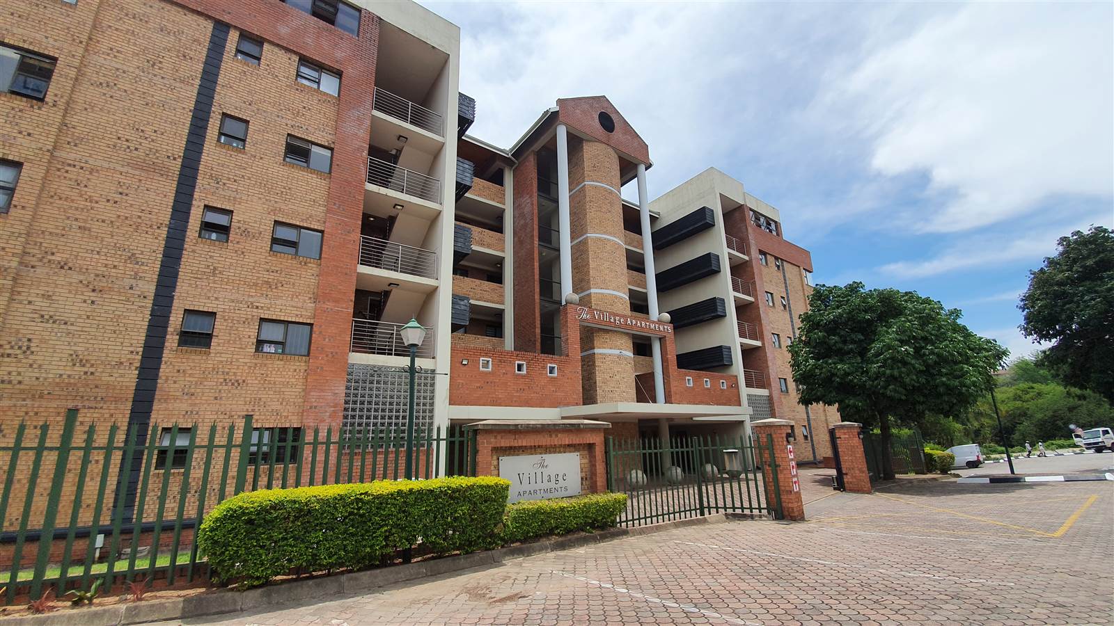 1 Bed Apartment in Nelspruit photo number 2