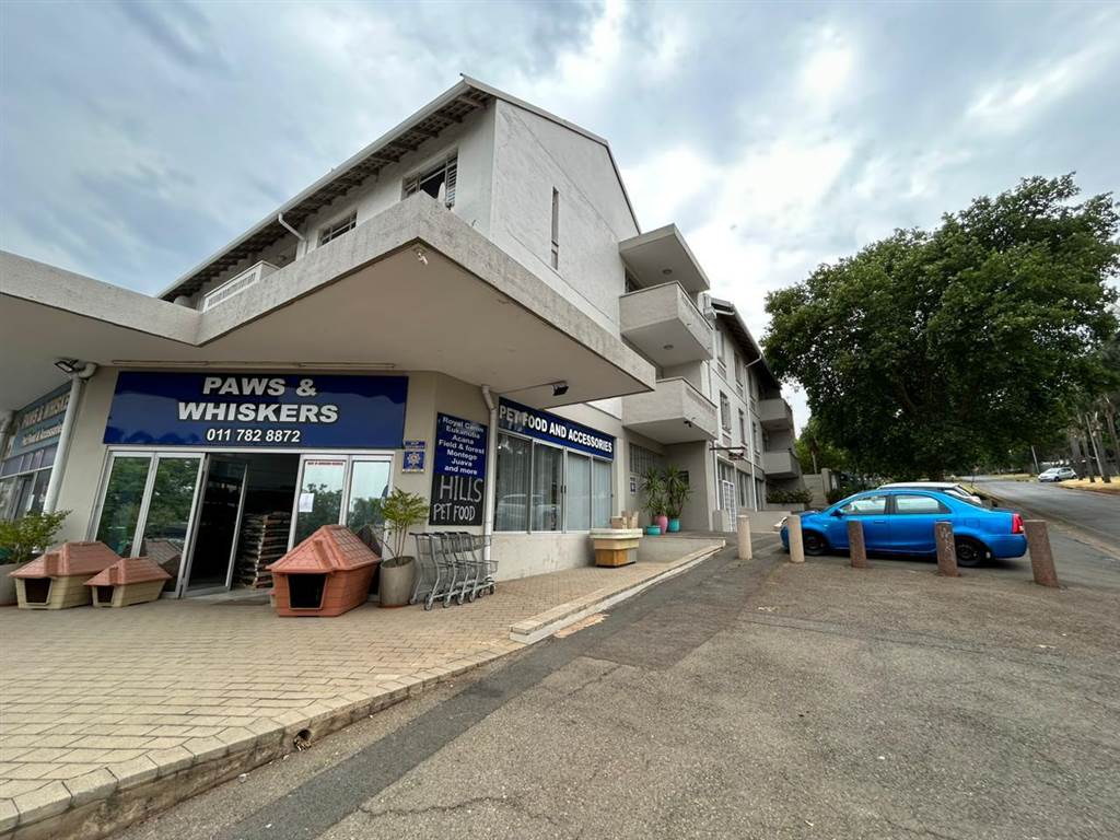 115  m² Commercial space in Northcliff photo number 2