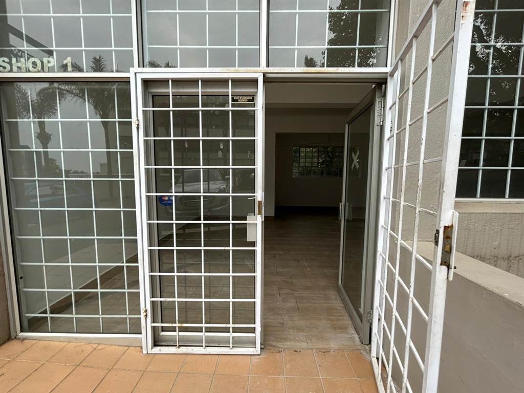 115  m² Commercial space in Northcliff photo number 9