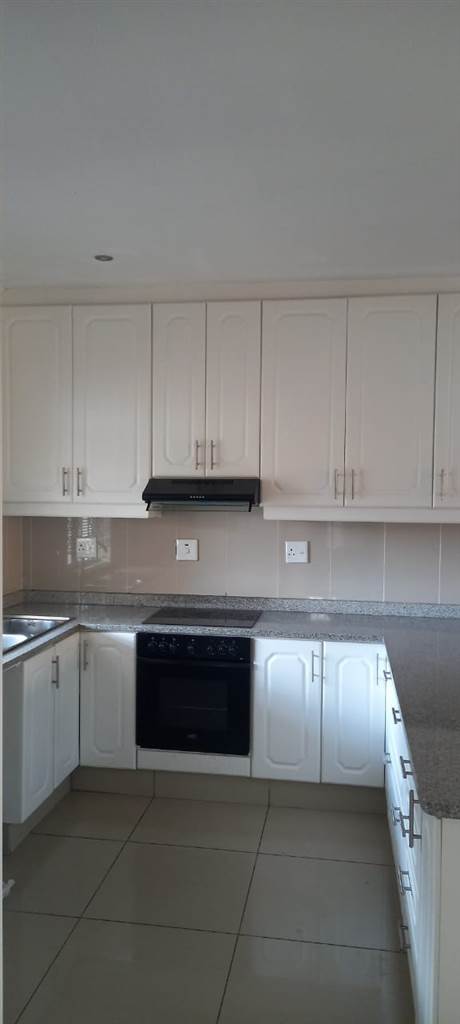 3 Bed Apartment in Winklespruit photo number 18