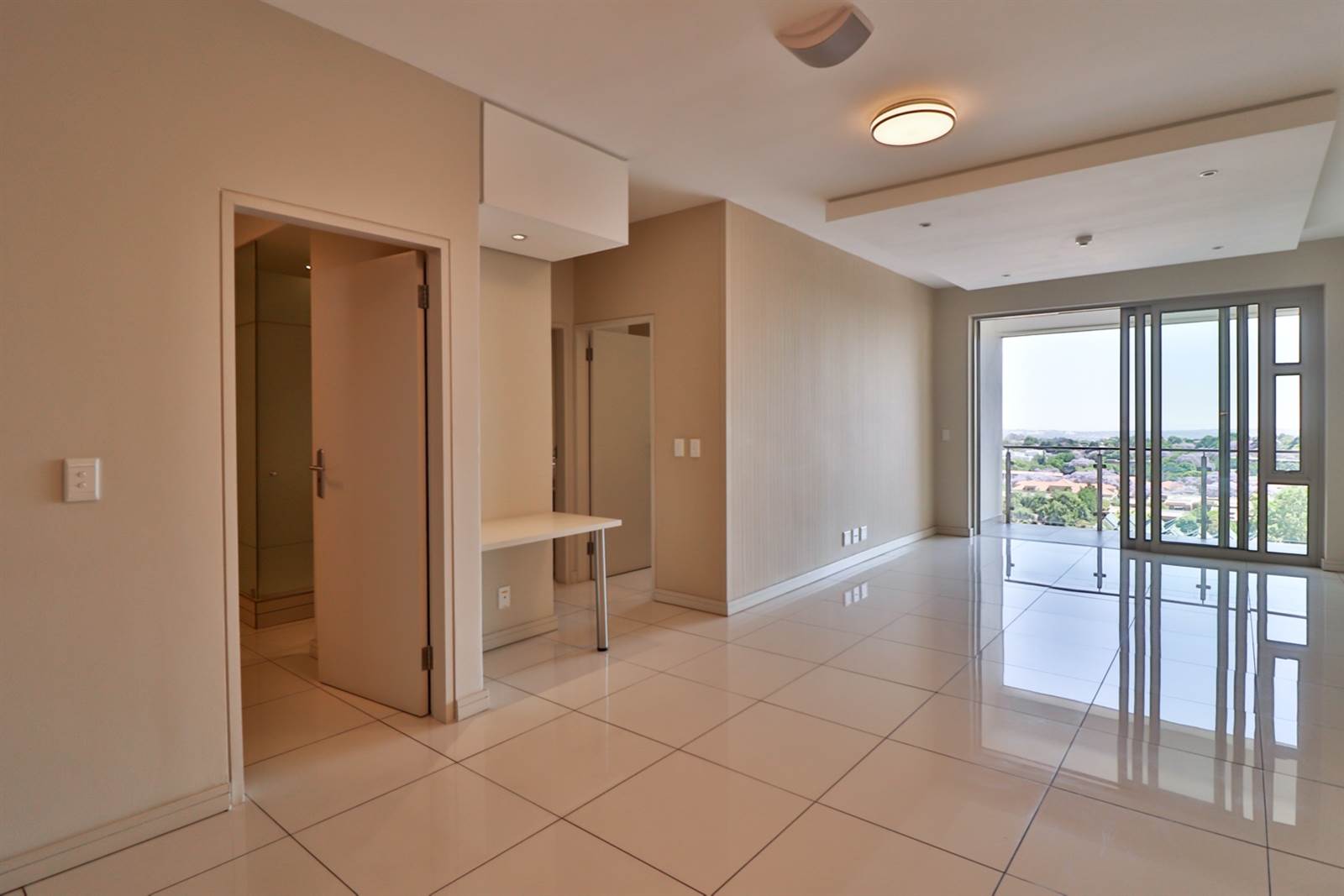 2 Bed Apartment in Rosebank photo number 9