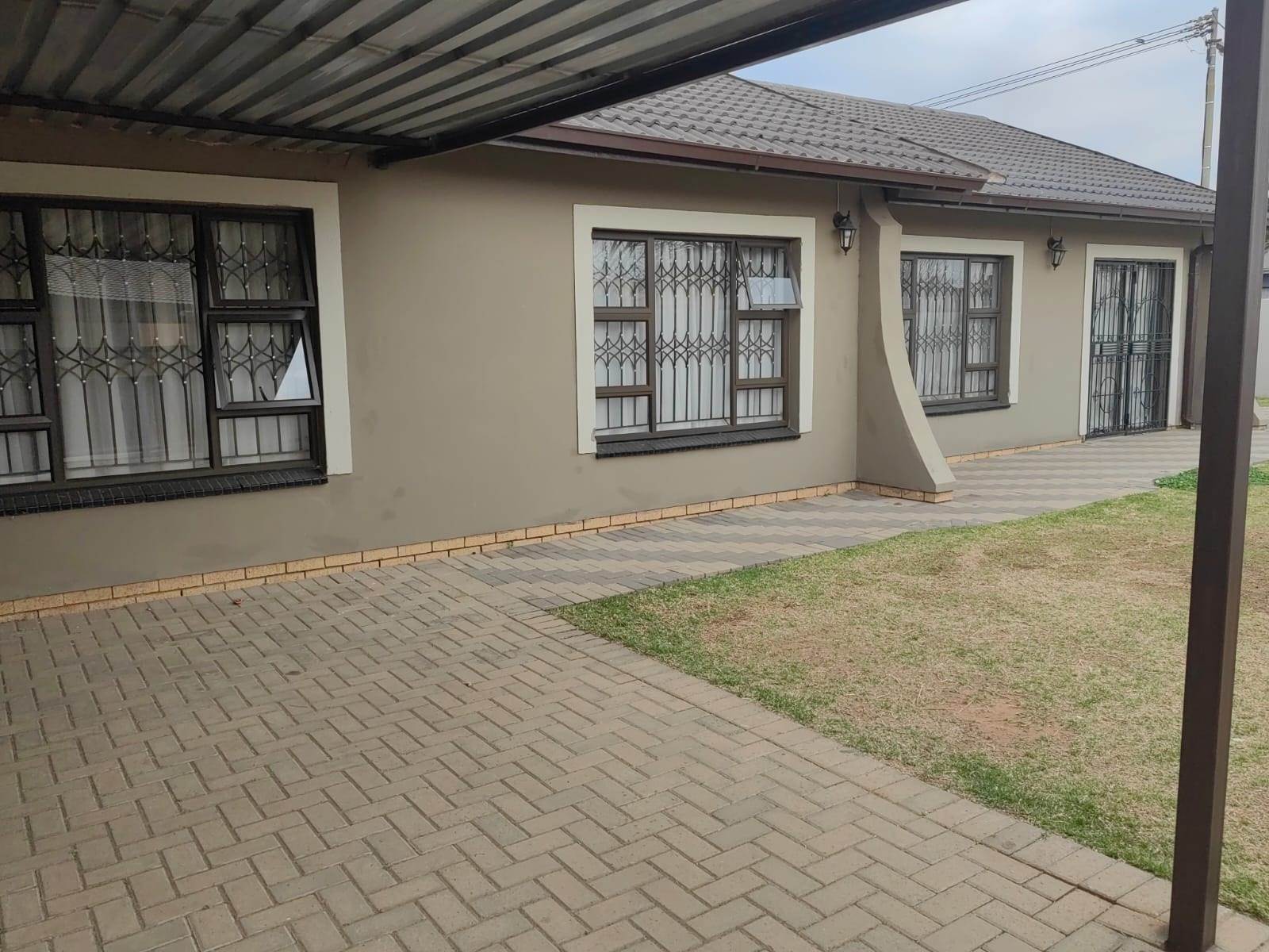 3 Bed House in Heidedal photo number 3