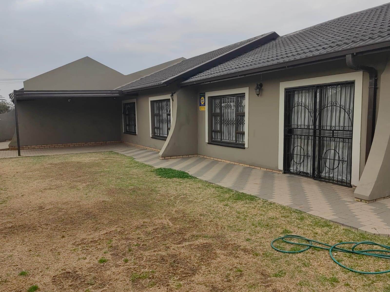 3 Bed House in Heidedal photo number 5