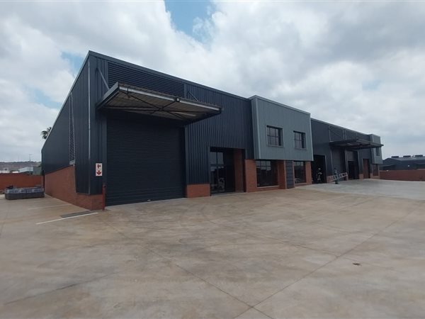 1 400  m² Commercial space