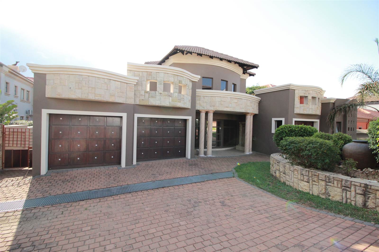 4 Bed House in Blue Valley Golf Estate photo number 4
