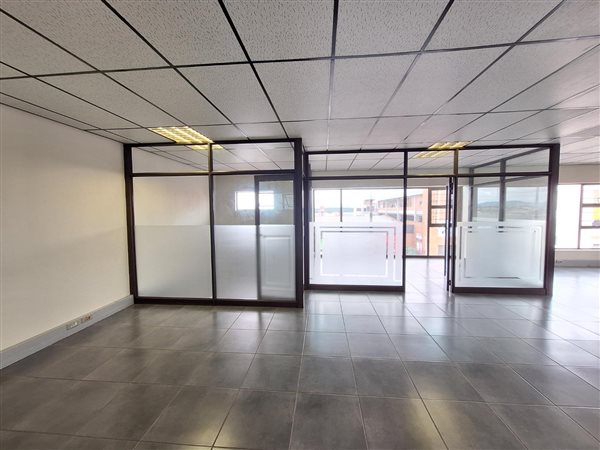 133  m² Commercial space