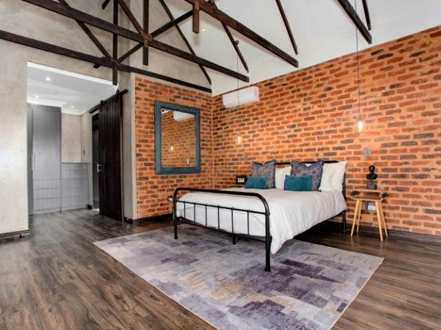 4 Bed House in Helderfontein Estate photo number 26