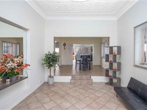 6 Bed House in Westdene