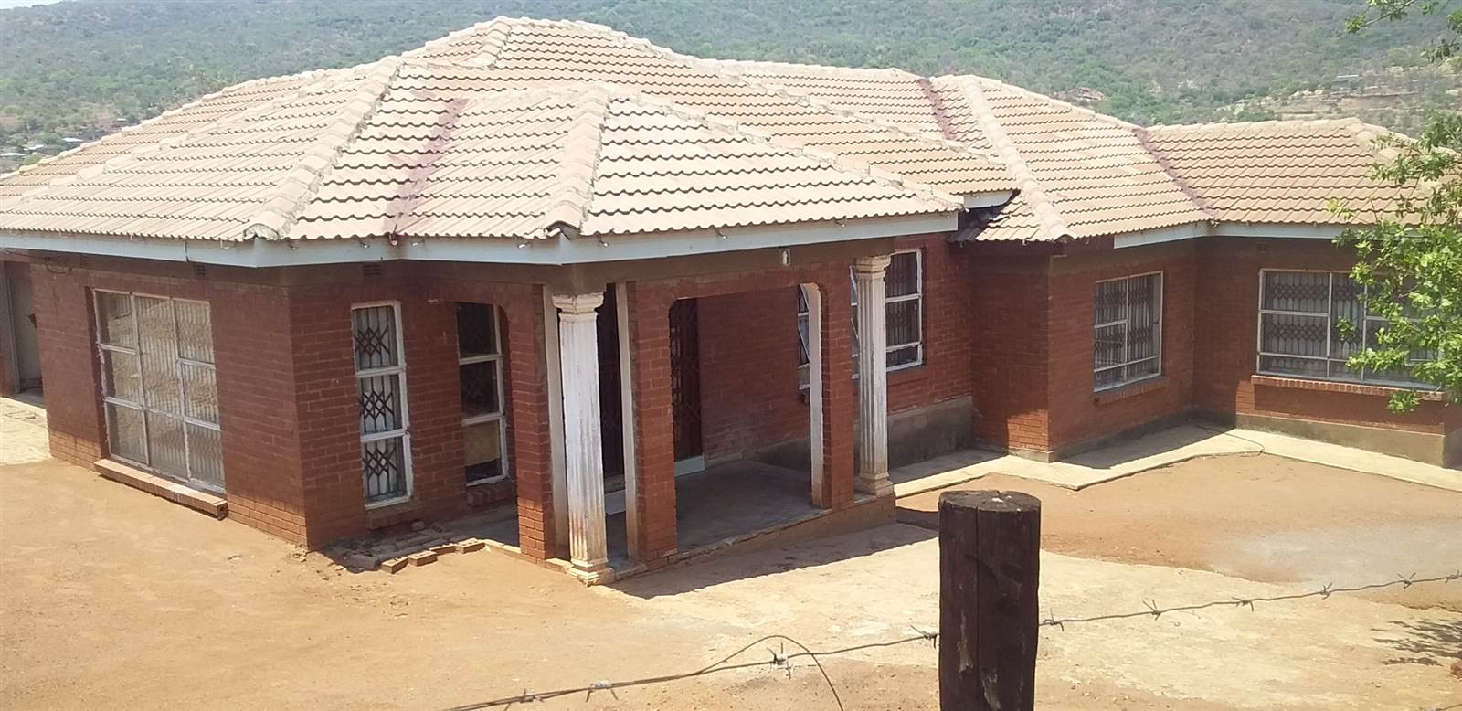 3 Bed House in Makhado (Louis Trichardt) photo number 2