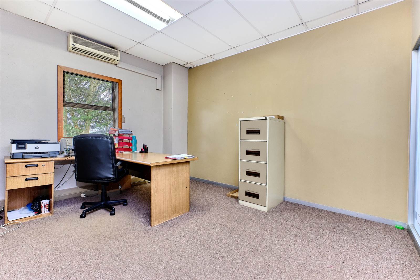 300  m² Office Space in Weltevreden Park photo number 10