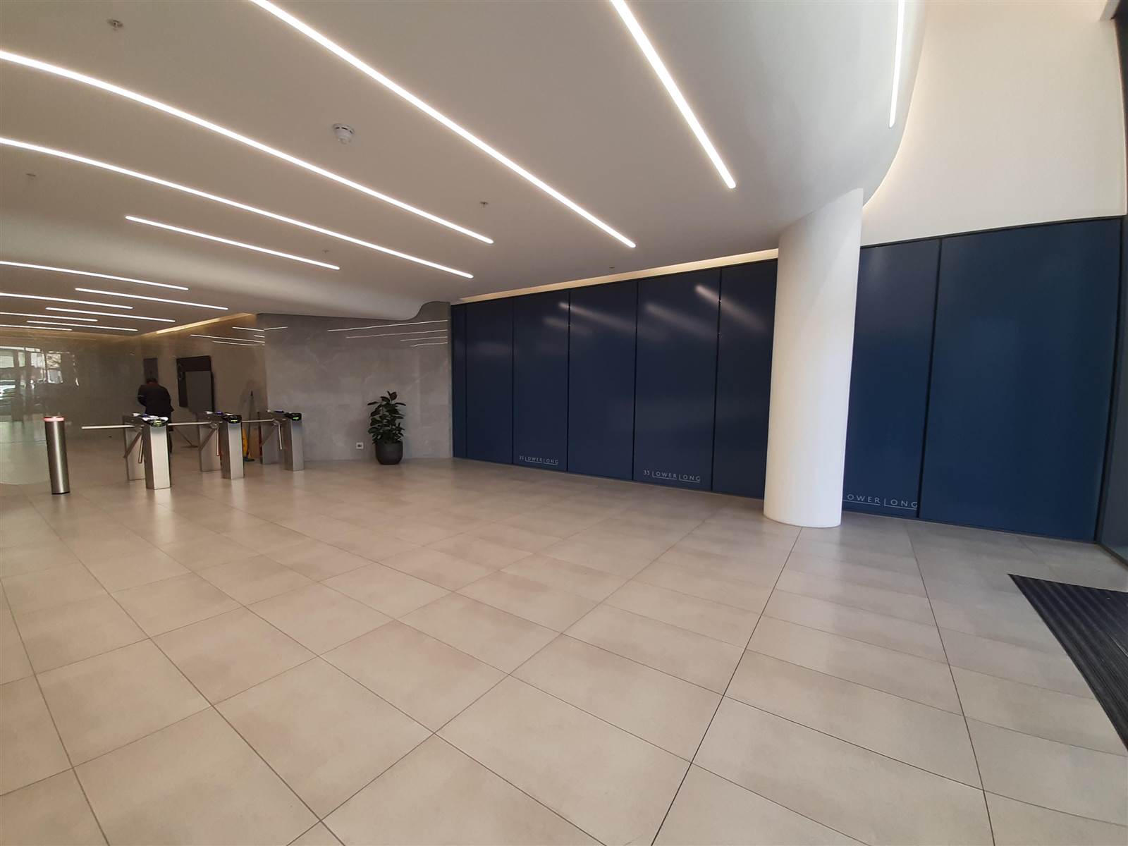 225  m² Commercial space in Foreshore photo number 3