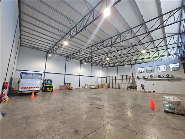 751  m² Industrial space