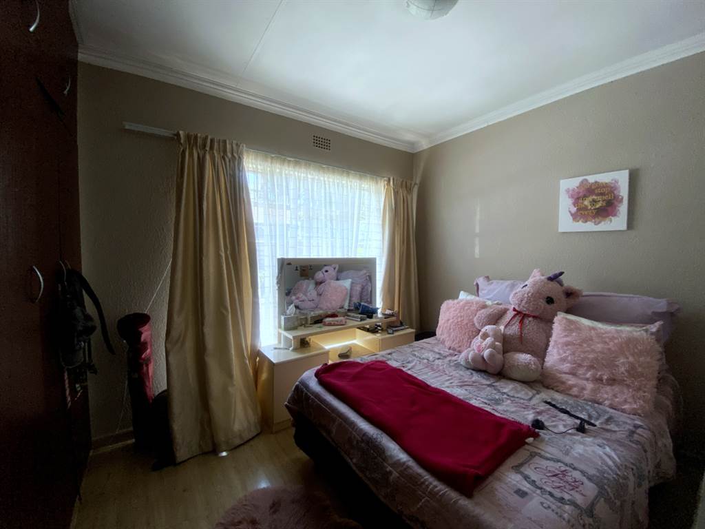 4 Bed House in Croydon photo number 7