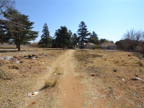 932 m² Land