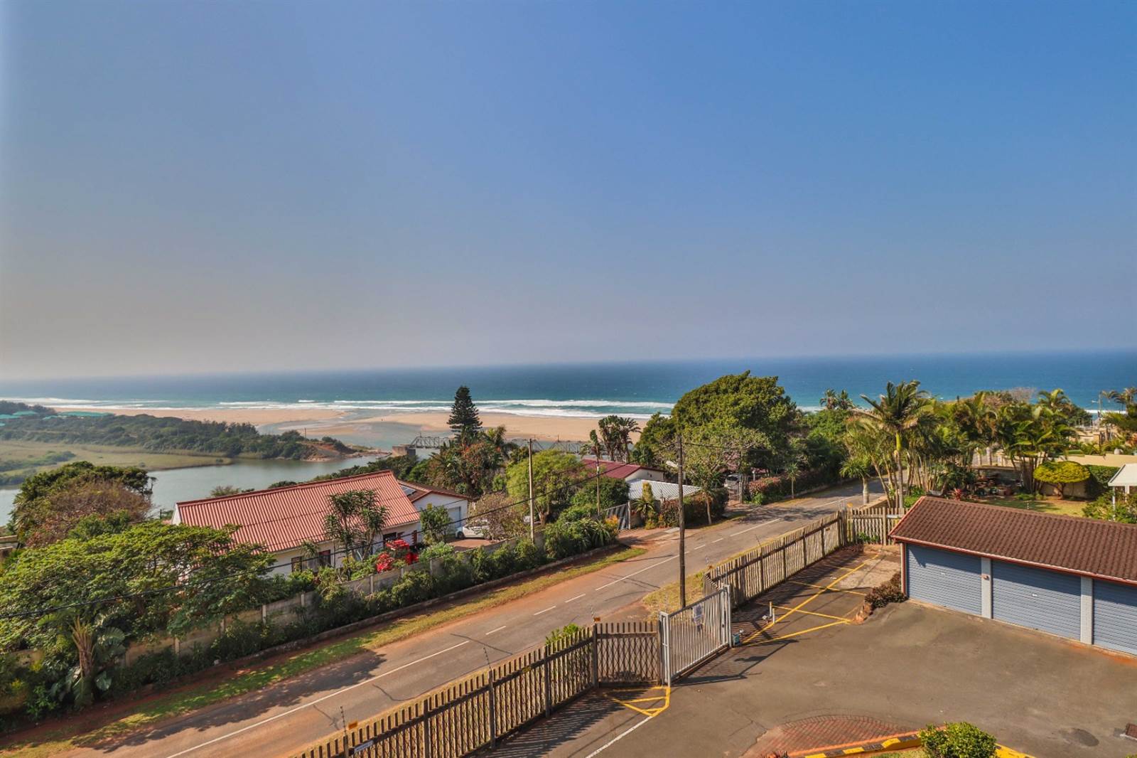 1.5 Bed Apartment in Illovo Beach photo number 24