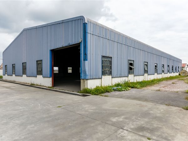 2 600  m² Commercial space