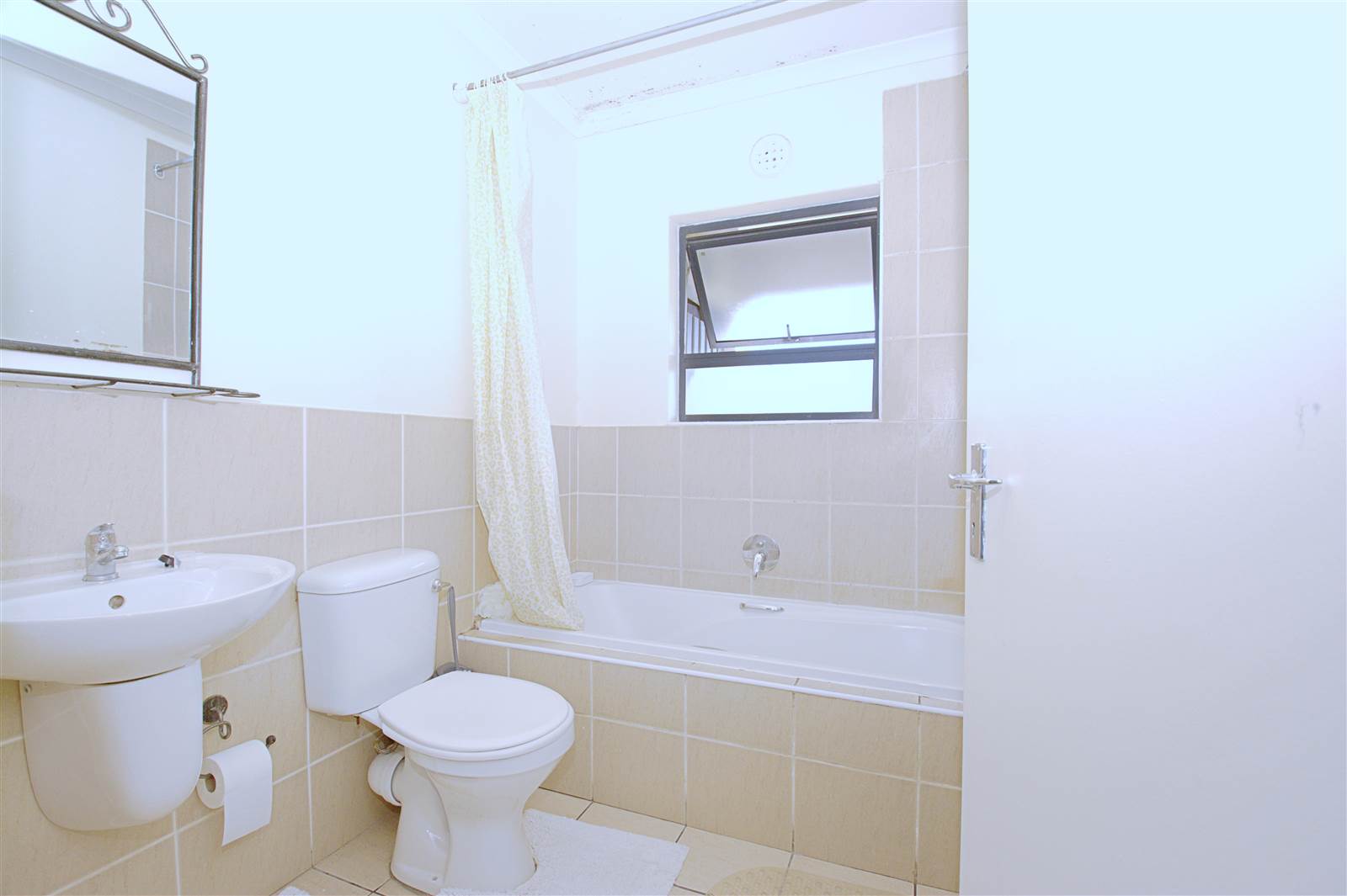 2 Bed Apartment in Parklands East photo number 5