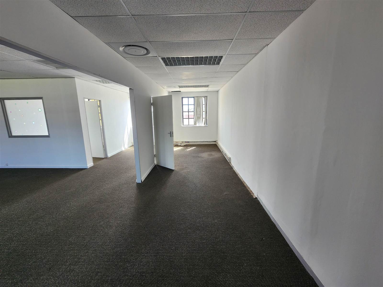 142  m² Commercial space in Claremont photo number 15