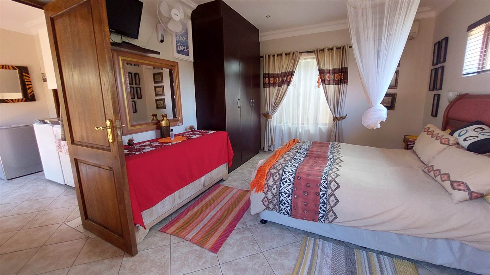 6 Bed House in Uvongo photo number 8