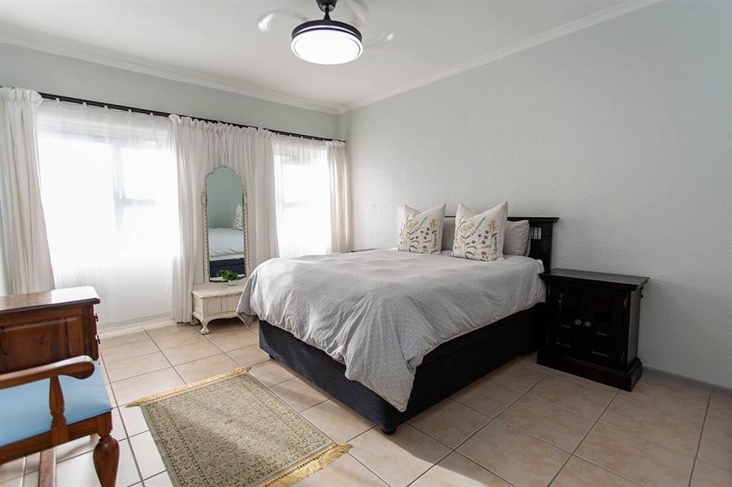 3 Bed Townhouse in Durbanville Central photo number 9