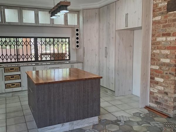 4 Bedroom House 4 Bedroom House
