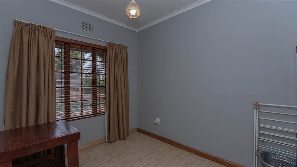 4 Bed House in Glen Marais photo number 13