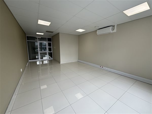 33  m² Commercial space