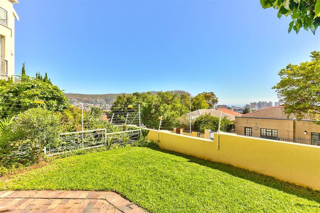 1 Bed Apartment in Vredehoek photo number 6