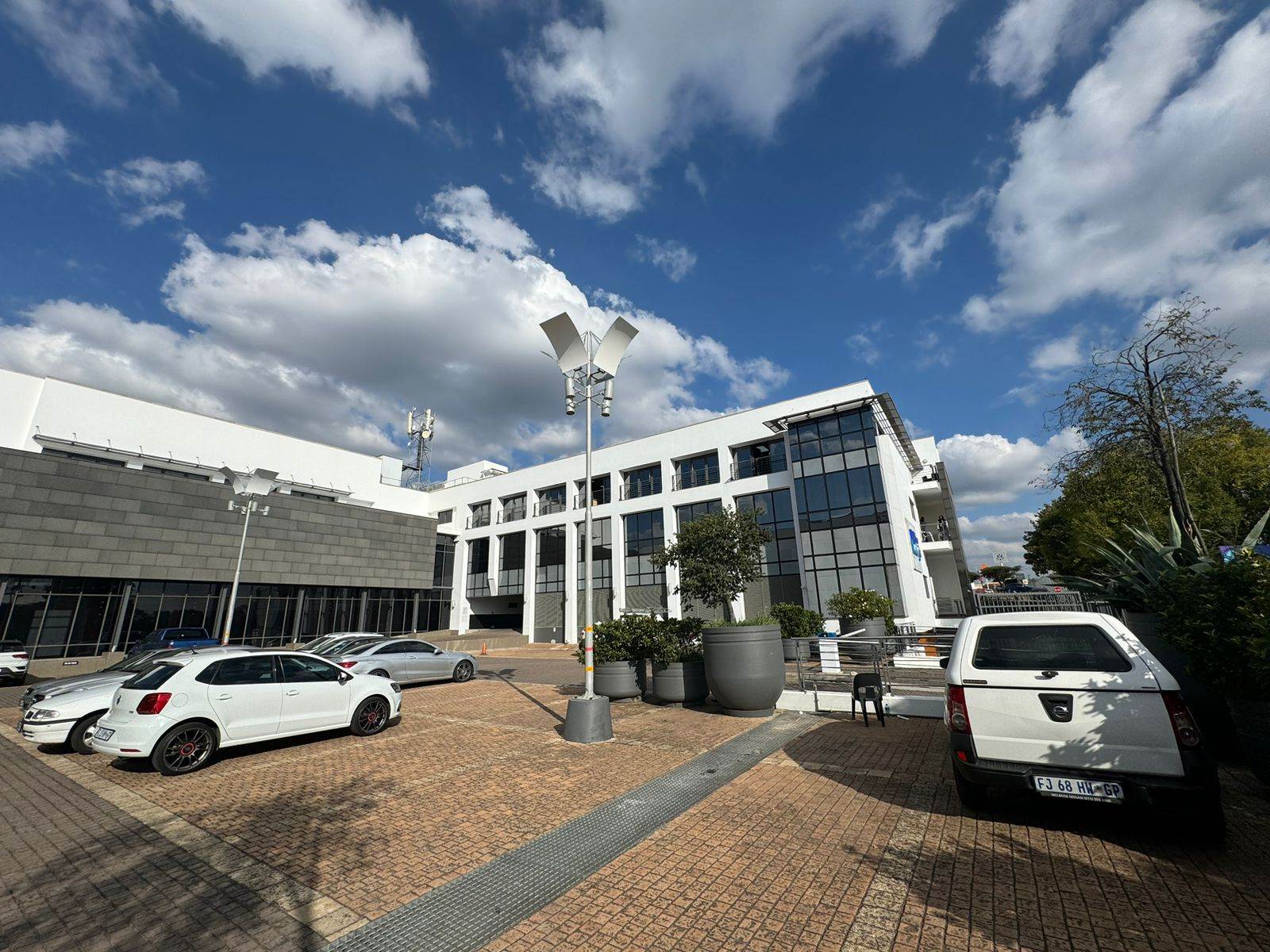 697  m² Commercial space in Rivonia photo number 2