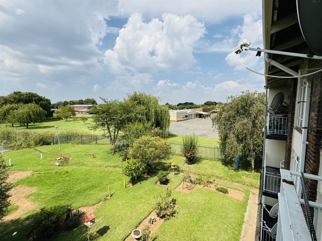 2 Bed Townhouse in Impala Park photo number 12
