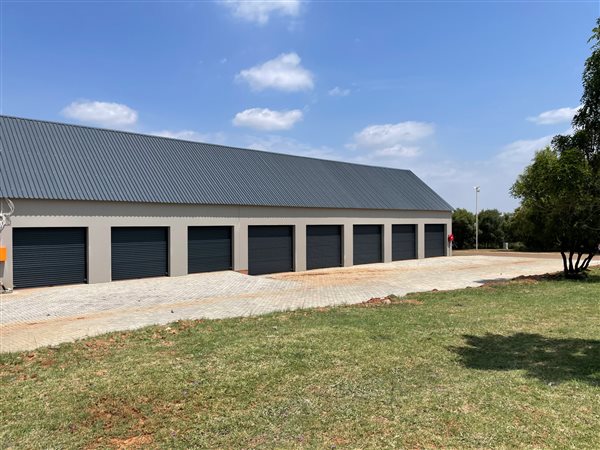 32  m² Commercial space